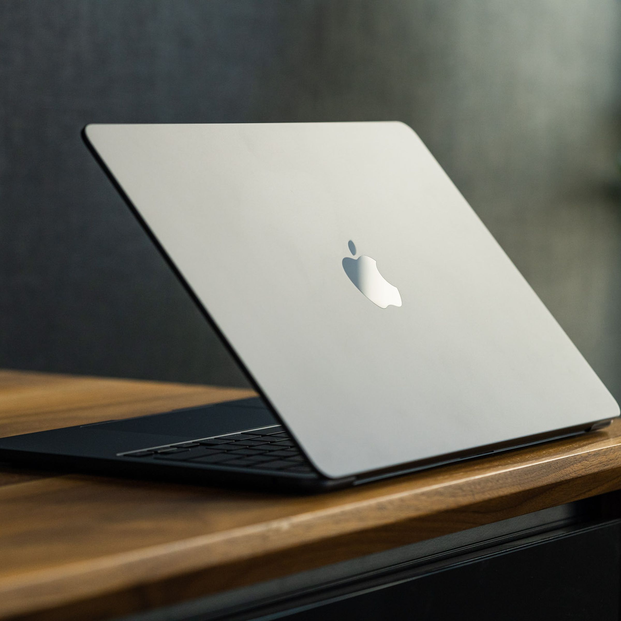An image of the M2 MacBook Air.
